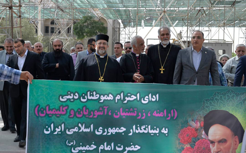 نمایندگان ادیان الهی با حضور در حرم امام خمینی (ره) به مقام شامخ ایشان ادای احترام کردند.